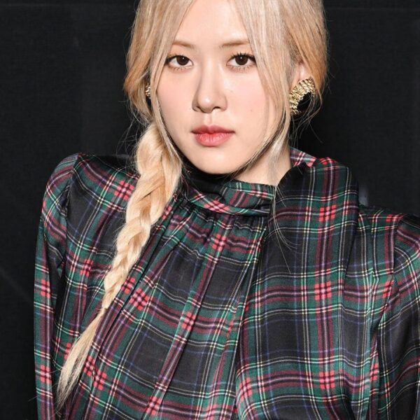 230926 Rosé @ SAINT LAURENT Paris Fashion Week (Getty Images)