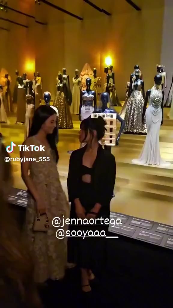 230927 Jisoo interacting with Jenna Ortega