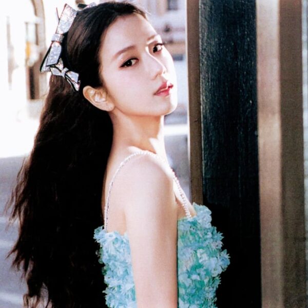 230922 JISOO FIRST SINGLE ALBUM ME PHOTOBOOK [SPECIAL EDITION] (SCANS)