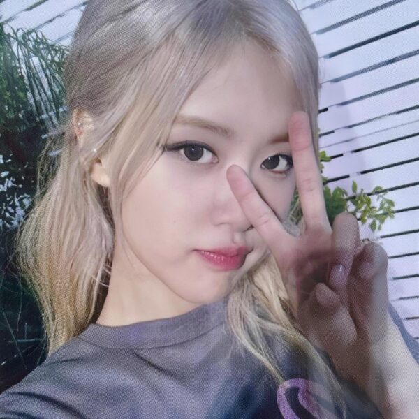 230922 Rosé Weverse Photocard