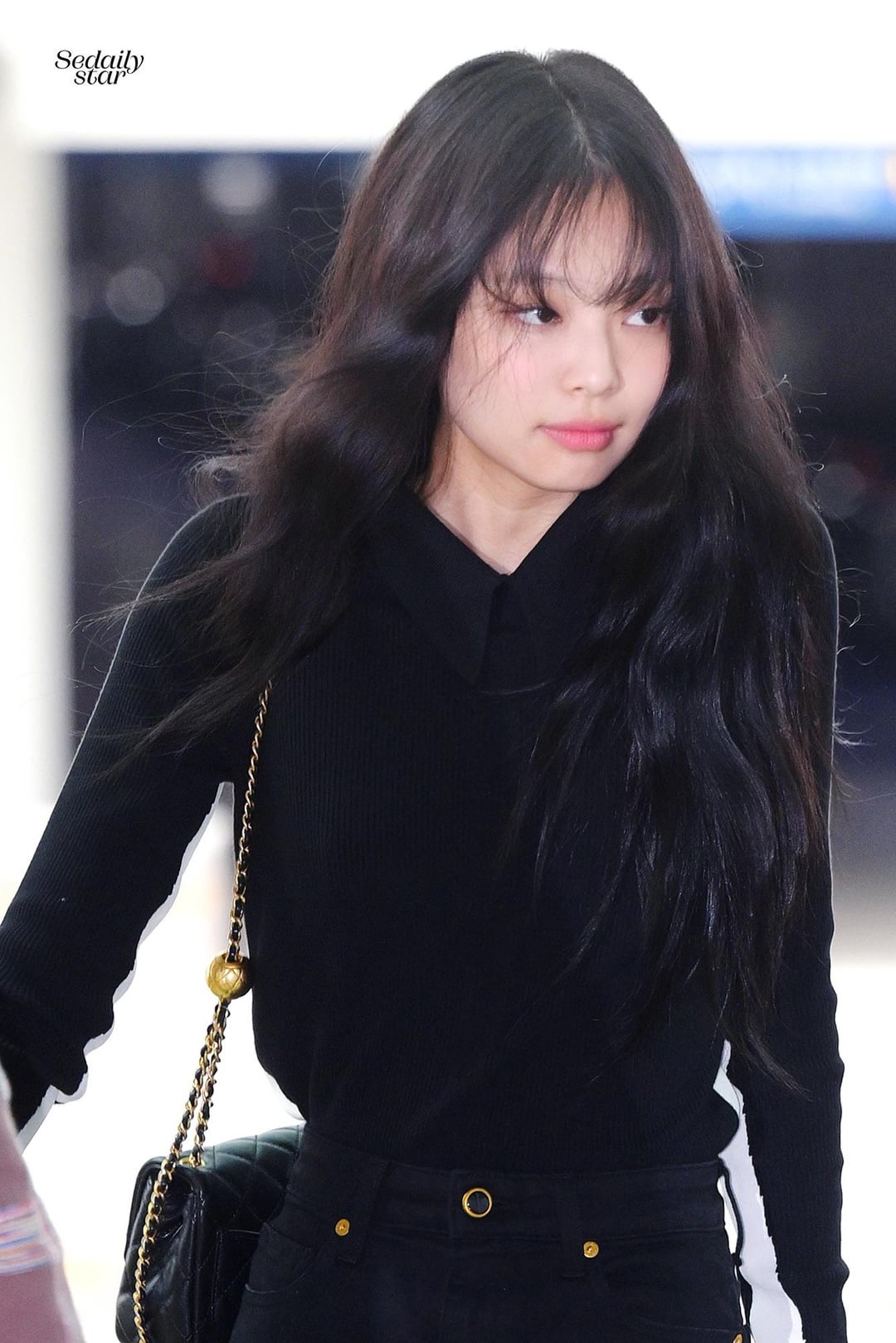 230930 Jennie @ Incheon International Airport (Departure to Paris)