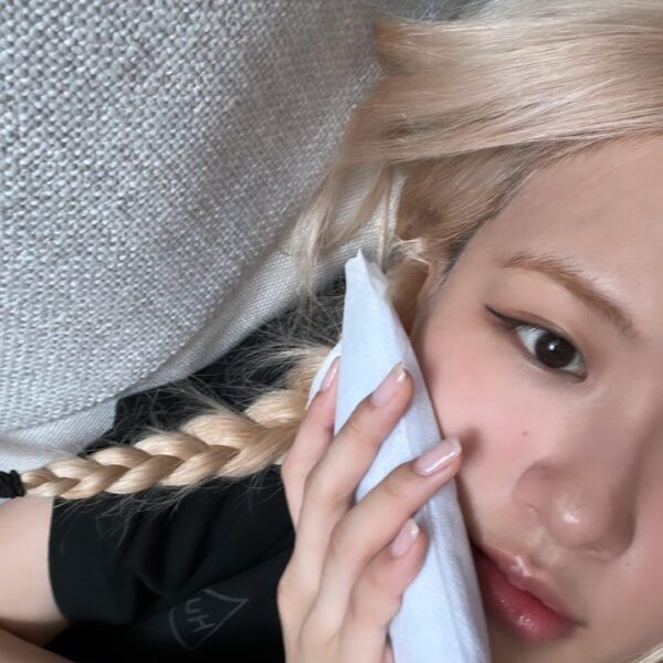 231024 Rosé IG Story Update