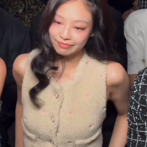 231003 Jennie arrives @ CHANEL Paris Fashion Week