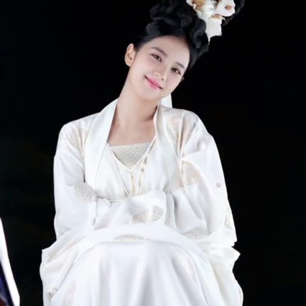 231012 Jay Wood Twitter / Jisoo