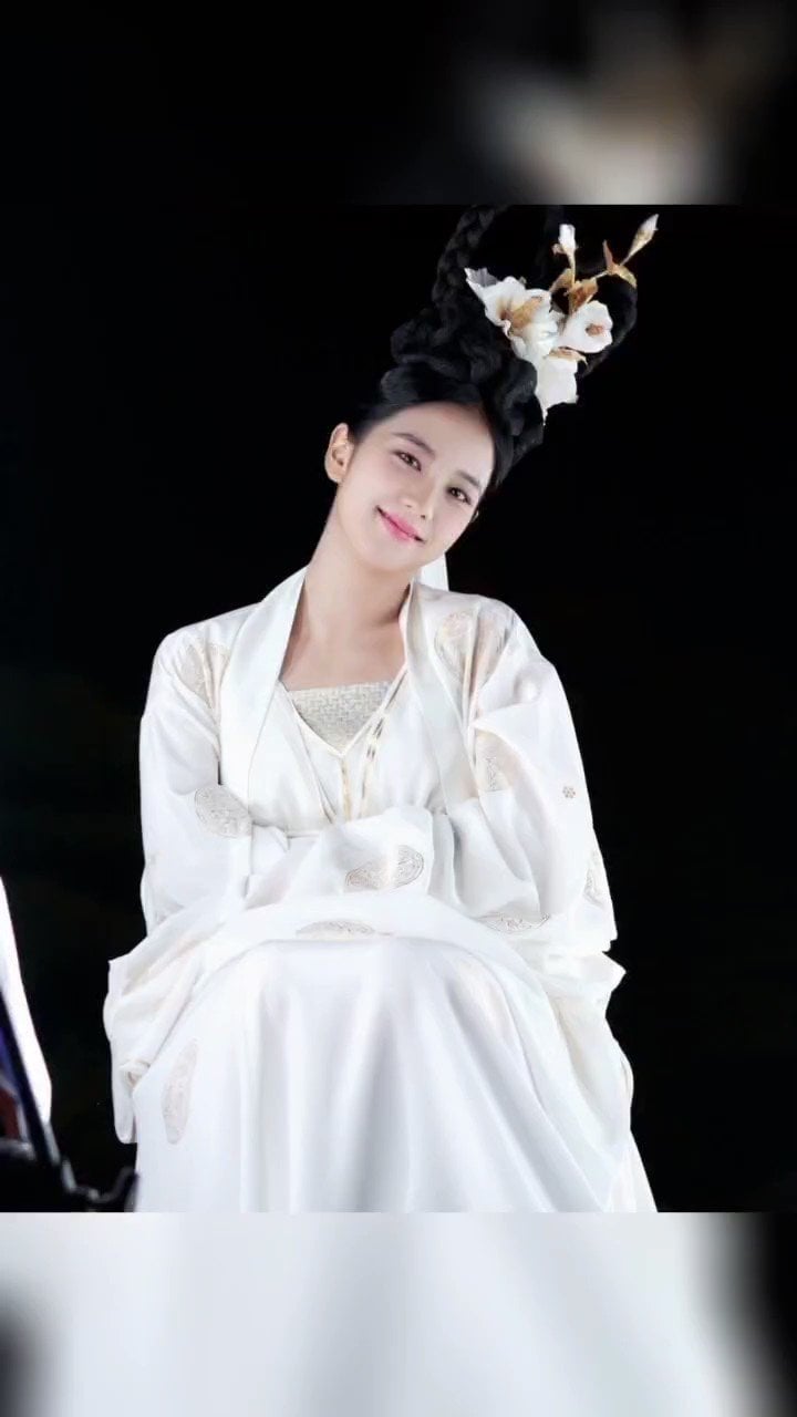 231012 Jay Wood Twitter / Jisoo