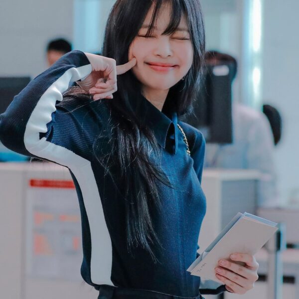 230930 Jennie @ Incheon International Airport (Departure to Paris)