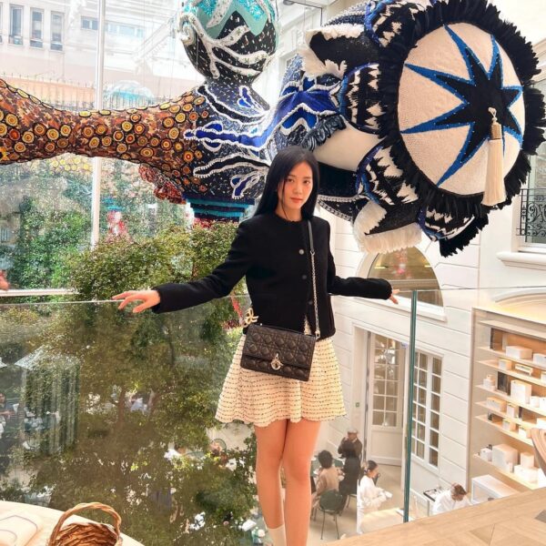 231001 Jisoo IG Update