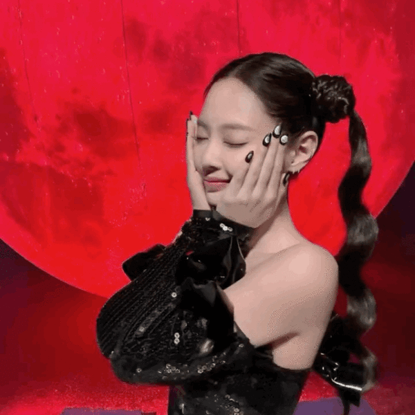 231008 nail_unistella IG Update w/ Jennie