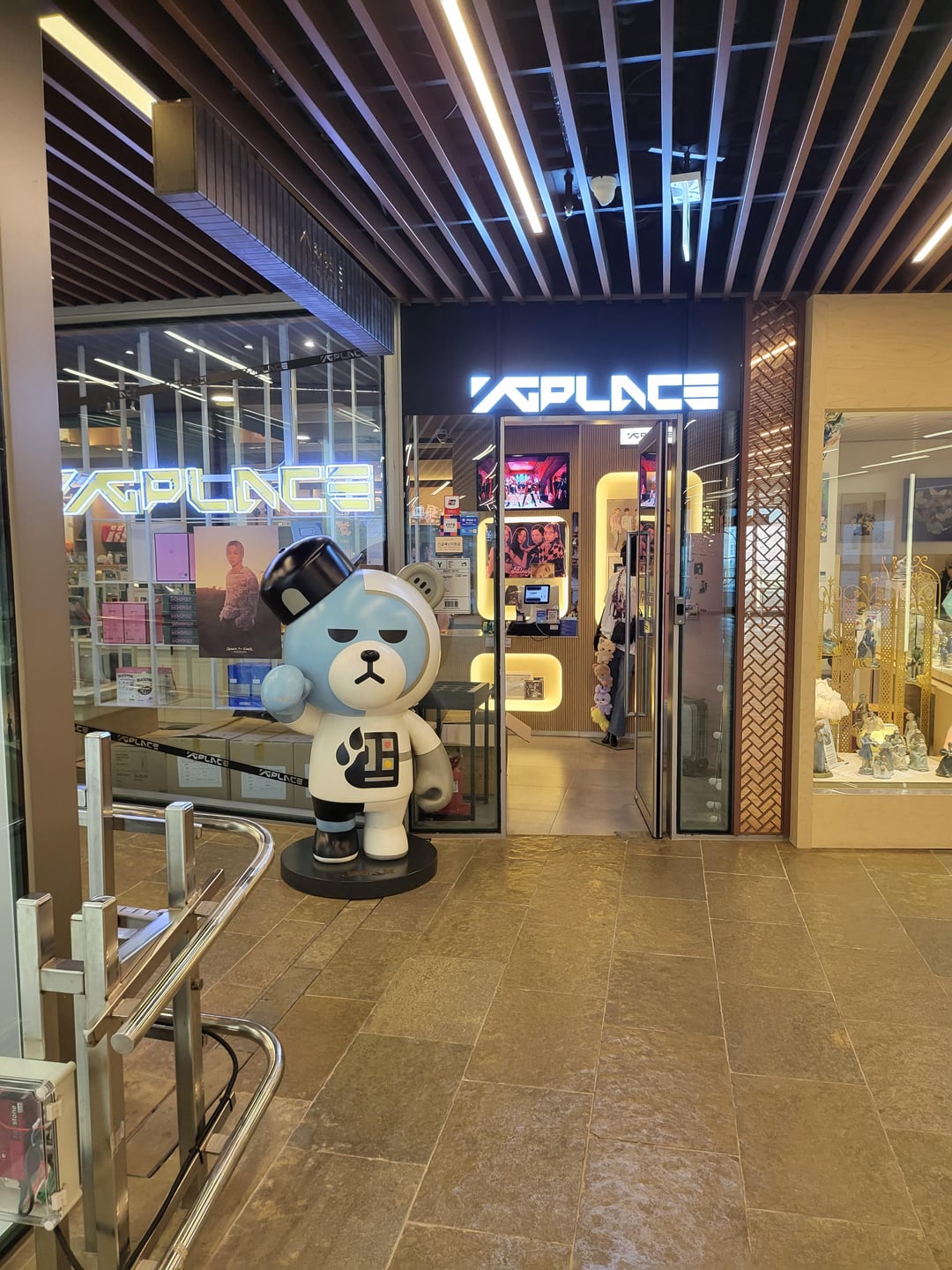Couldn't go to Seoul without stopping here