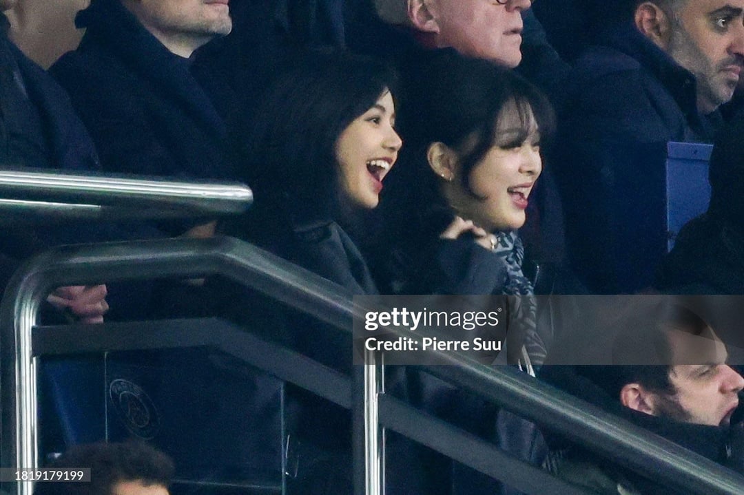 231128 Lisa @ UEFA Champions League match between Paris Saint-Germain & Newcastle United FC at Parc des Princes in Paris