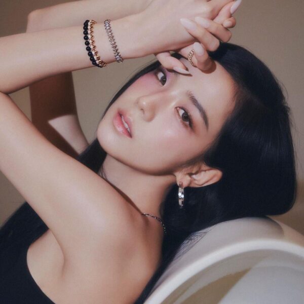 231102 Jisoo for ELLE Singapore November 2023 Issue