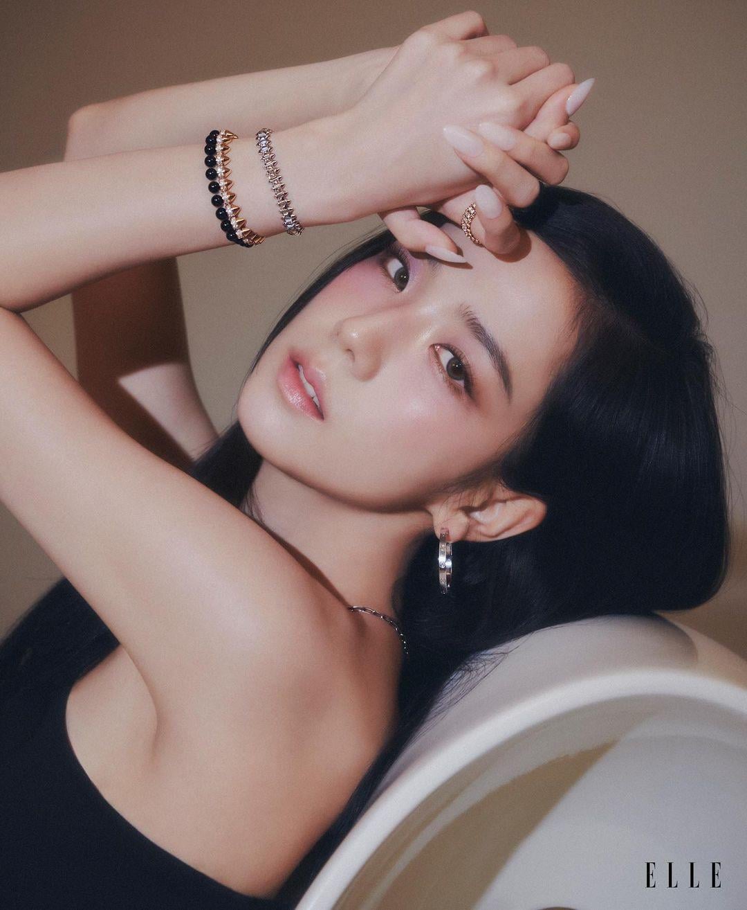 231102 Jisoo for ELLE Singapore November 2023 Issue