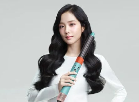 231209 Blackpink’s Jisoo revealed as Dyson Global Ambassador