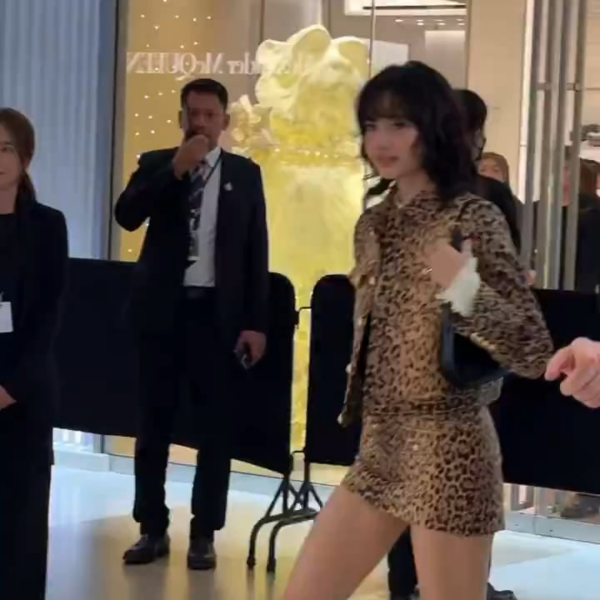 231219 Lisa arrives @ CELINE Event in Bangkok