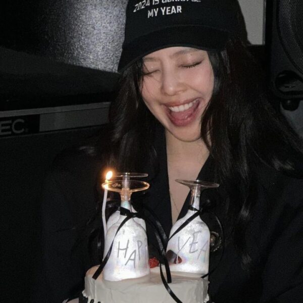 Jennie bidding goodbye from 2023 🖤