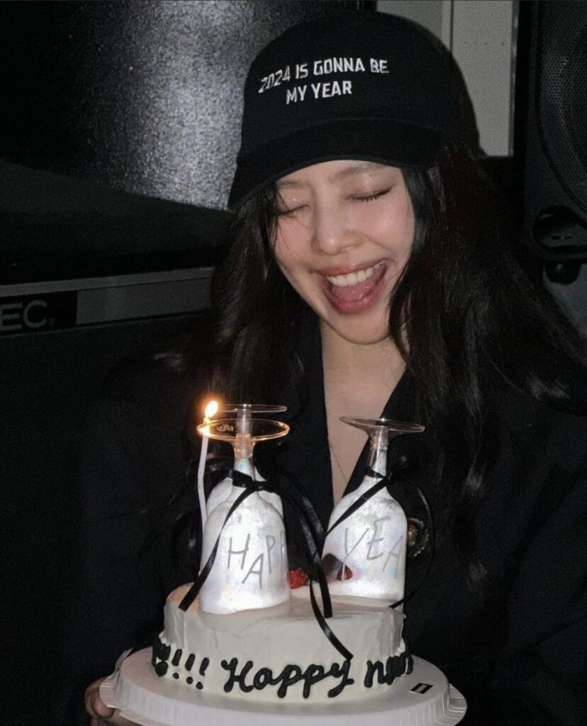 Jennie bidding goodbye from 2023 🖤