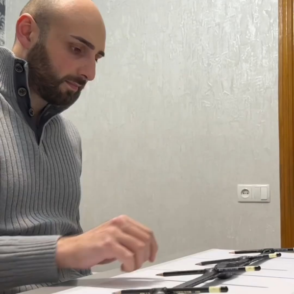 240117 Sketch artist Eduwoes drawing BLACKPINK’s portraits at the same time + Rosé cutout art