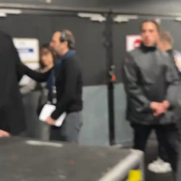 240126 Lisa arriving at Le Gala des Pièces Jaunes