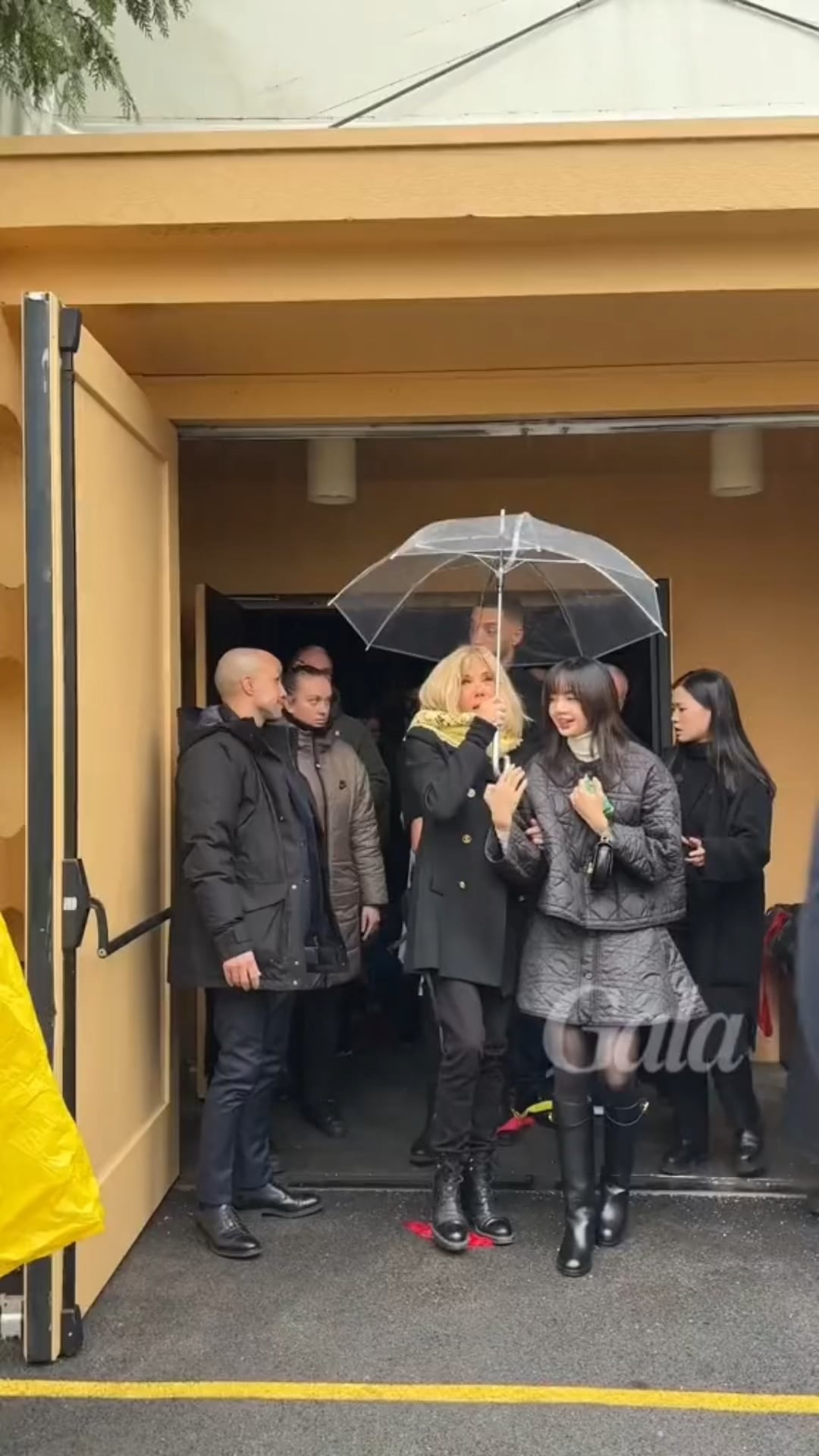 240117 Lisa @ Disneyland Paris w/ Brigitte Macron