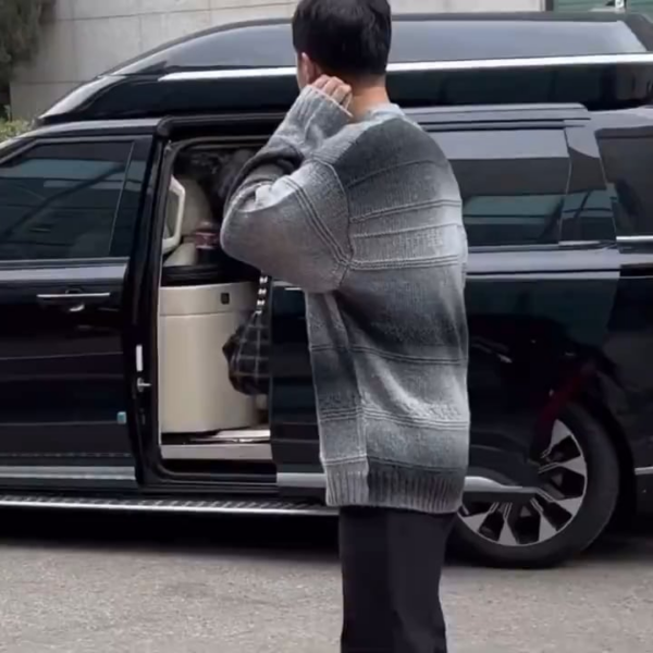 240102 Jennie arrives on set for the filming of KBS2's ‘The Seasons - Lee Hyo-ri's Red Carpet’