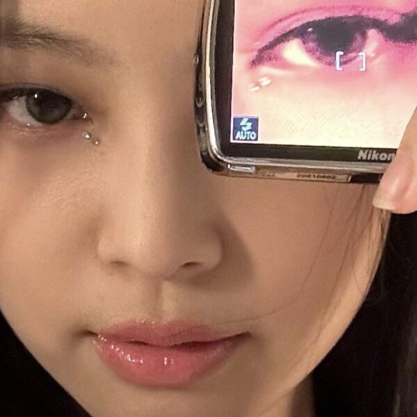 221110 finally found Jennie’s digicammm 😍💕🎀