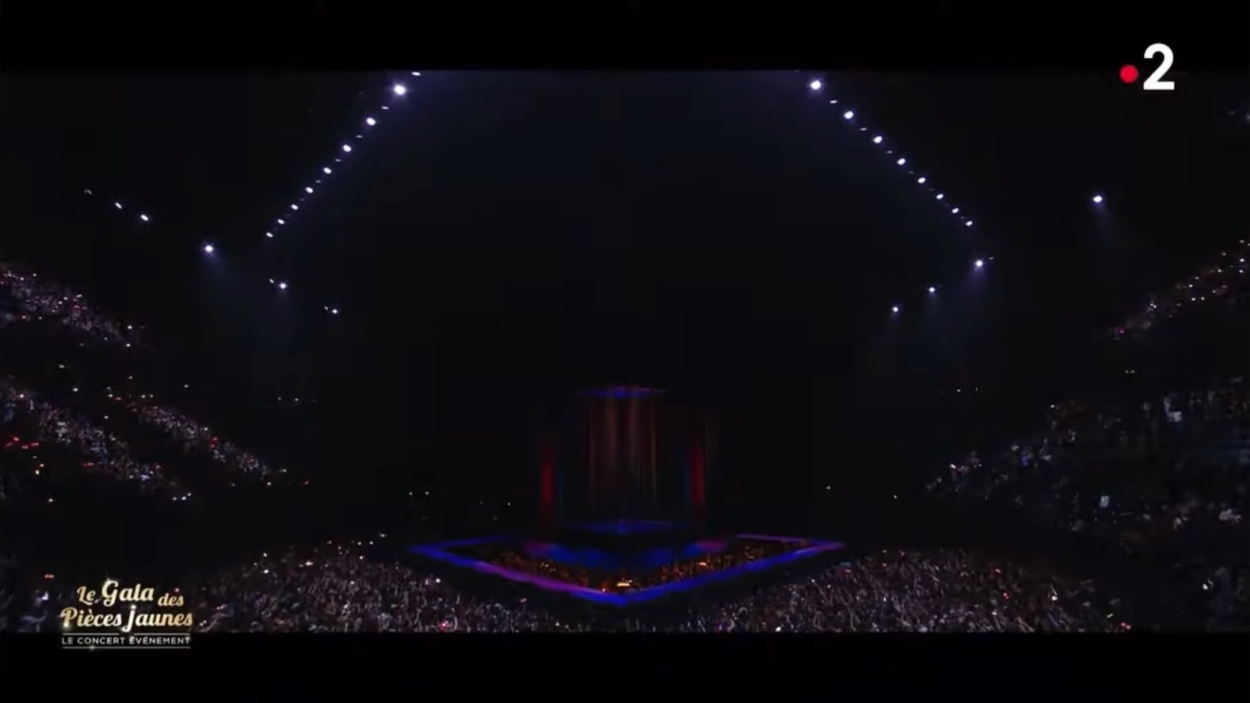 240127 Lisa x DJ Snake - ‘SG’ @ Le Gala des Pièces Jaunes in Paris | France 2