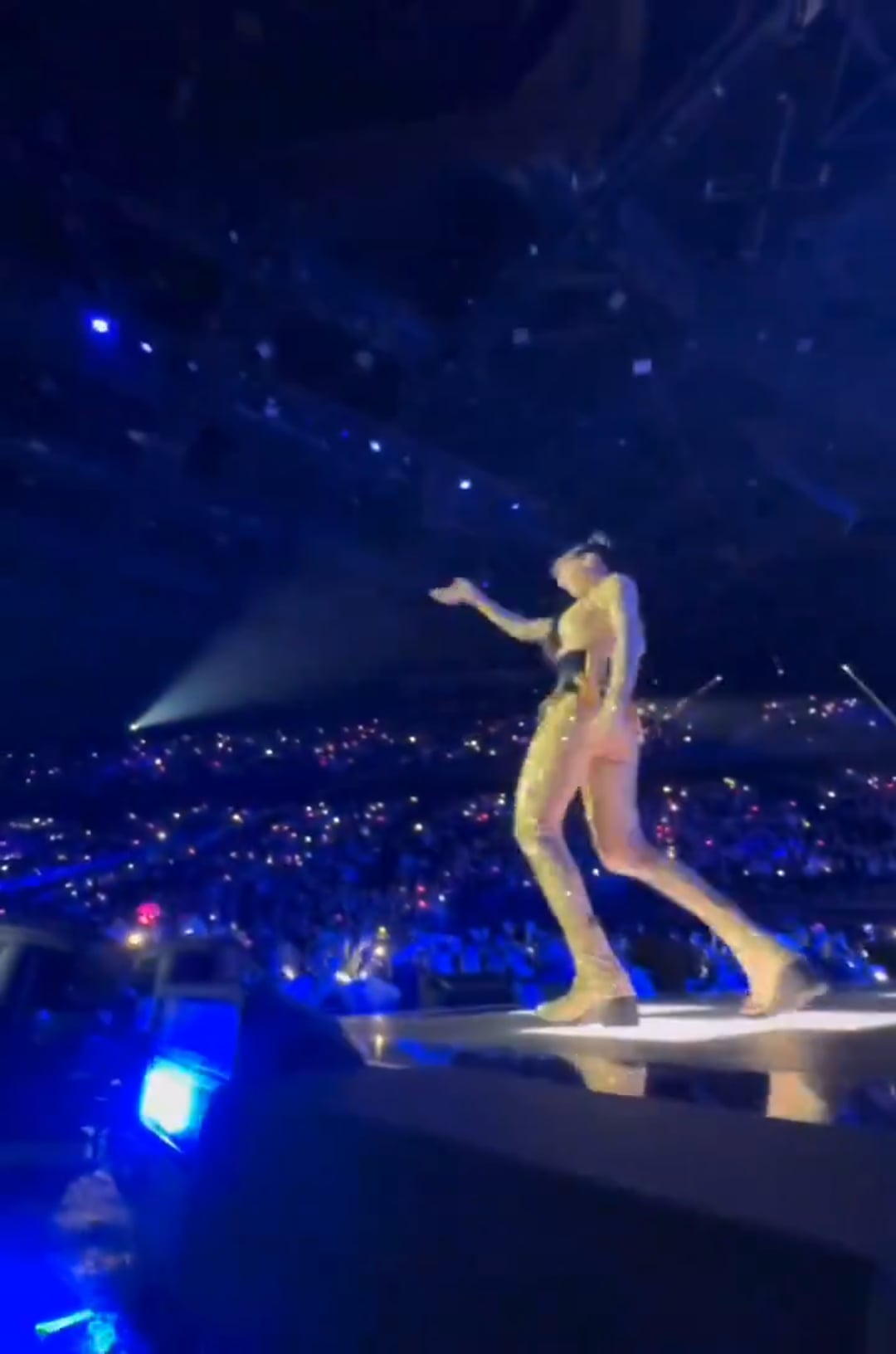 This angle is next level. Who dared recording Lisa