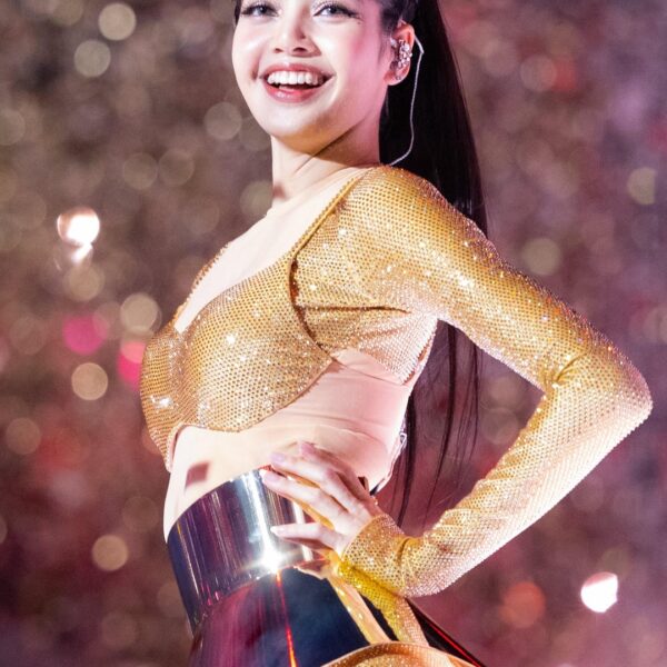 240130 lilifocus_27 X Update w/ Lisa