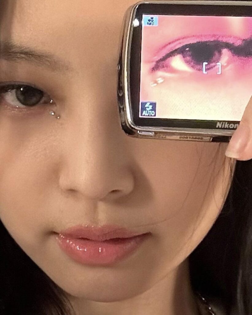 finally found Jennie’s digicam 😍💕🎀