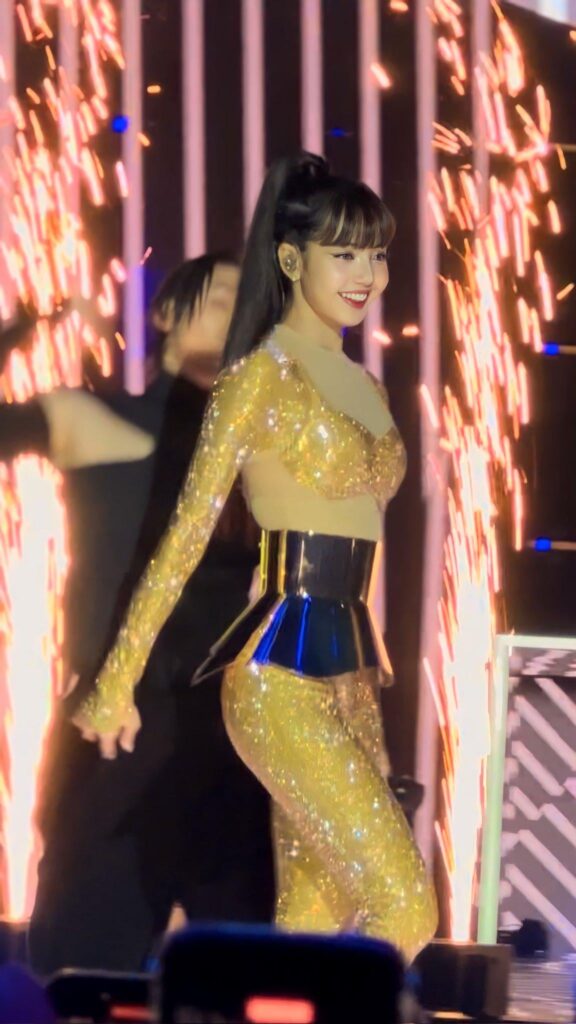 Lisa in Paris