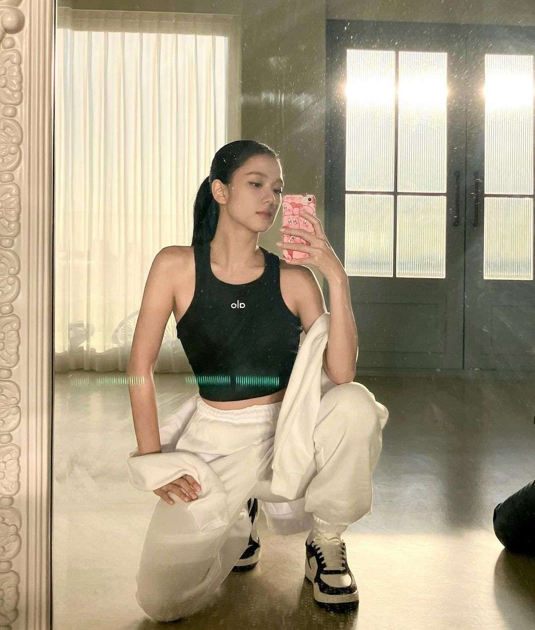240130 Jisoo Instagram Update