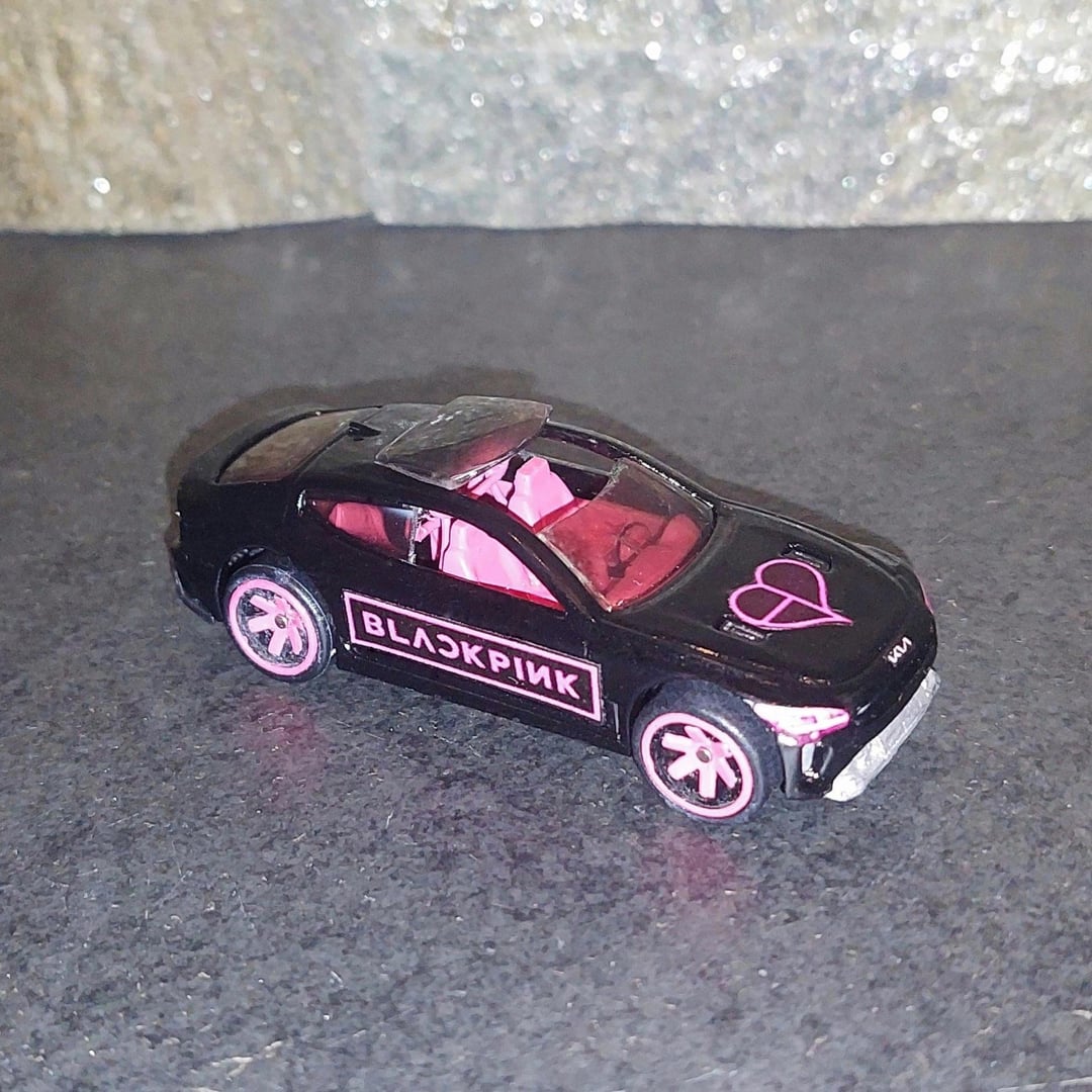 Made a custom Blackpink hot wheel (check license plate 👀?