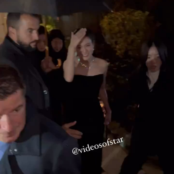 240207 Jisoo on her way to Cartier Trinity Centennial Party at Petit Palais in Paris