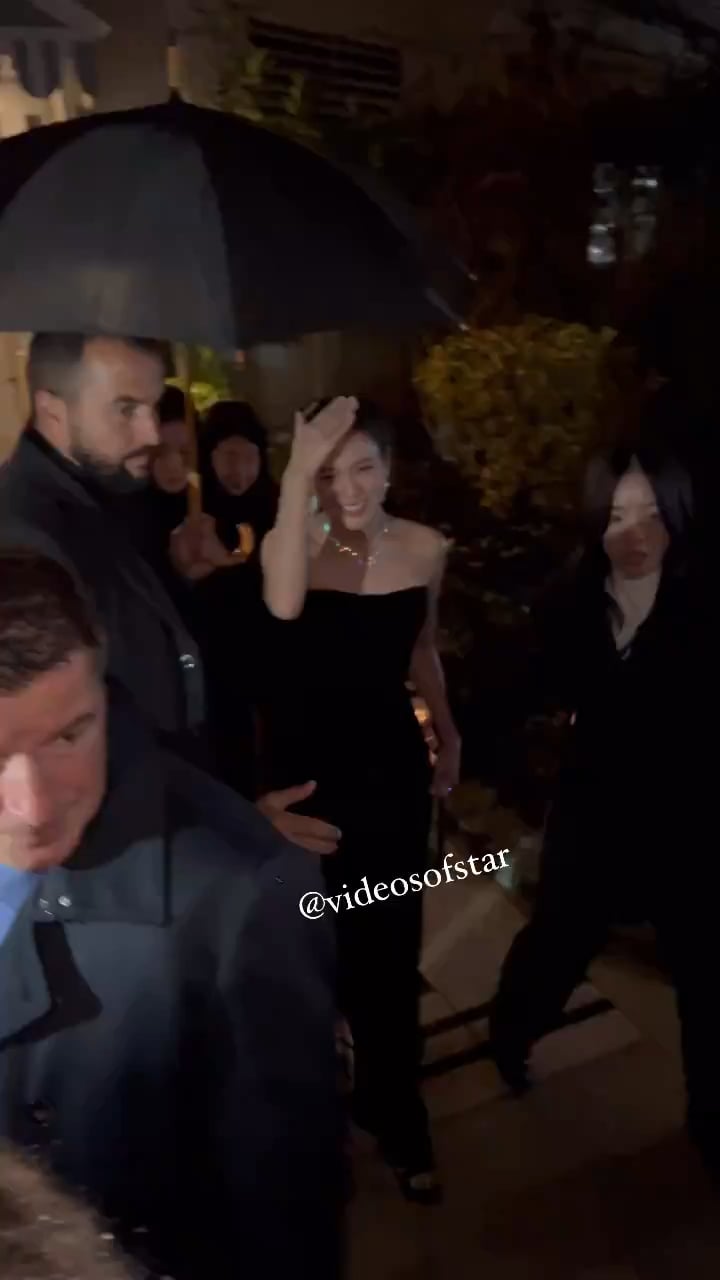 240207 Jisoo on her way to Cartier Trinity Centennial Party at Petit Palais in Paris