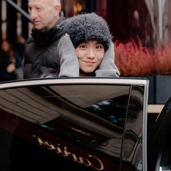 240208 dat_portrait IG Update w/ Jisoo