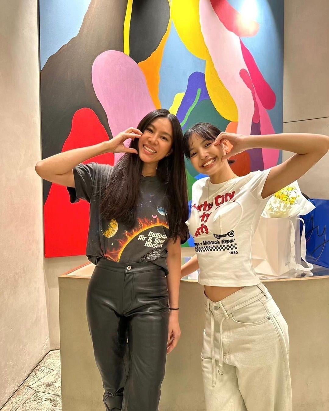 240327 wannacoo IG update w/Lisa