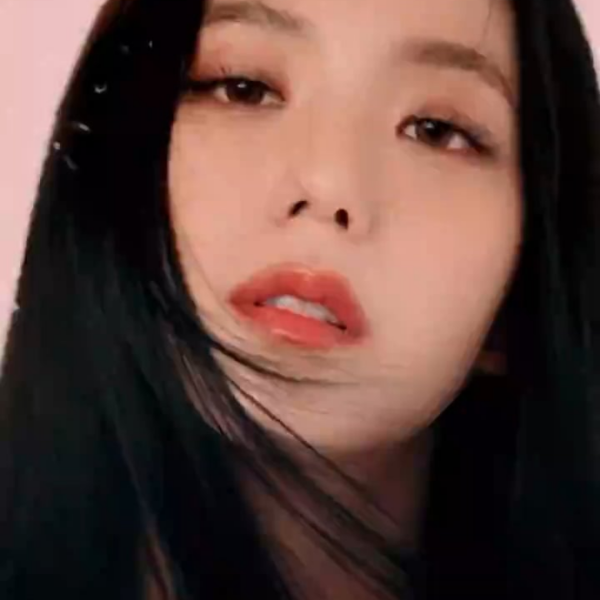 240306 Jisoo for self-portrait