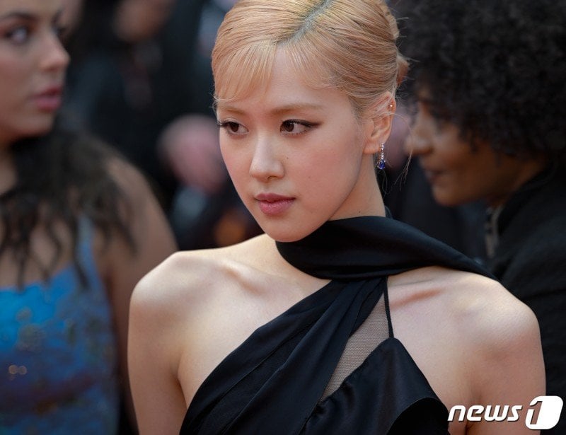 240328 NAVER News:  BLACKPINK ROSÉ to sing ‘Island 2’ signal song