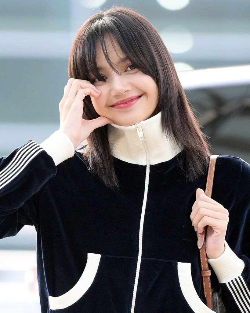 Lisa Manoban is soo cute