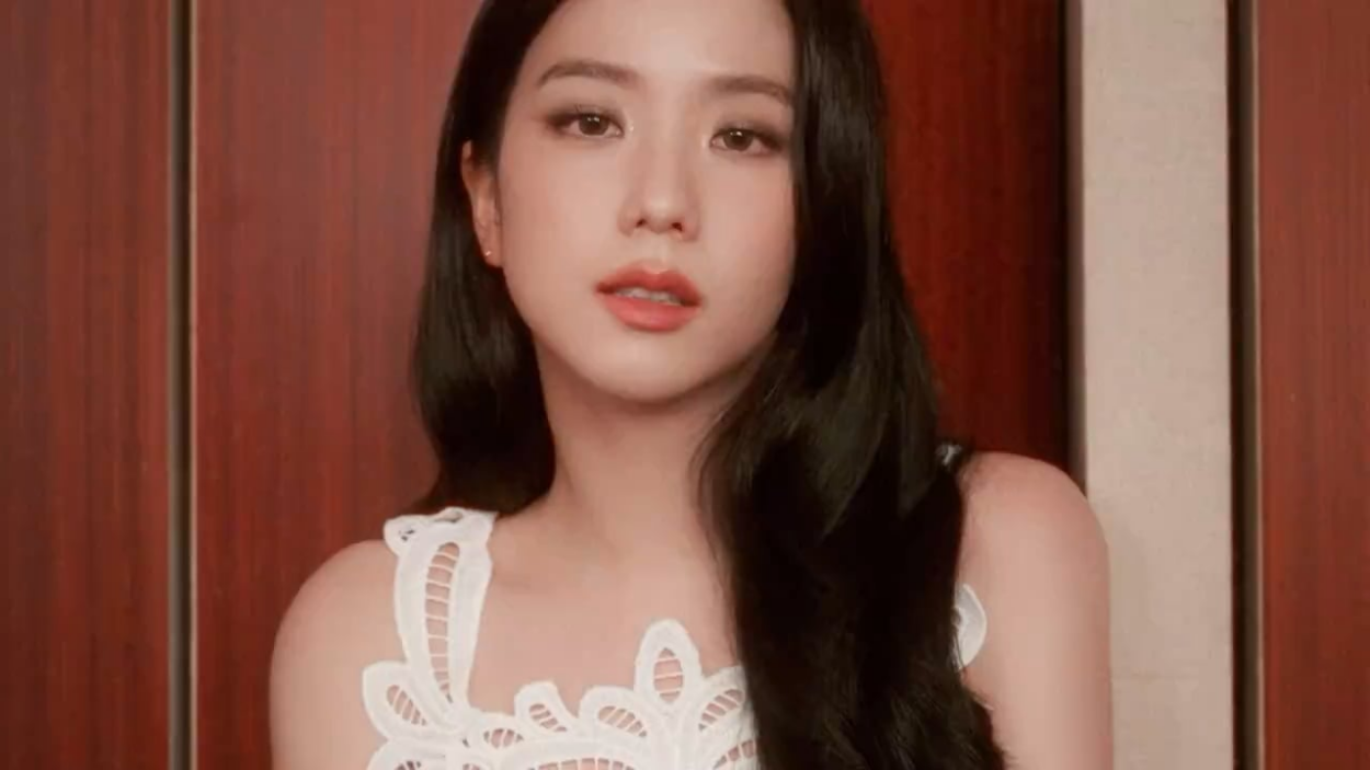 240424 Jisoo for self-portrait