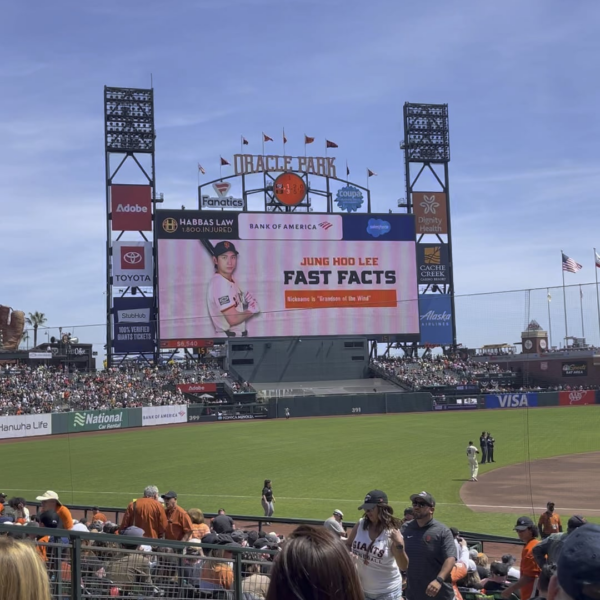 240410 SF Giant's new Korean player Jung Hoo Lee's walk up song is Shut Down by Black Pink