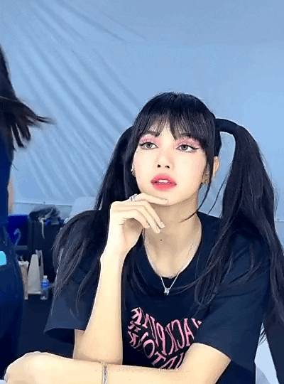 Lisa is so beautiful ✨