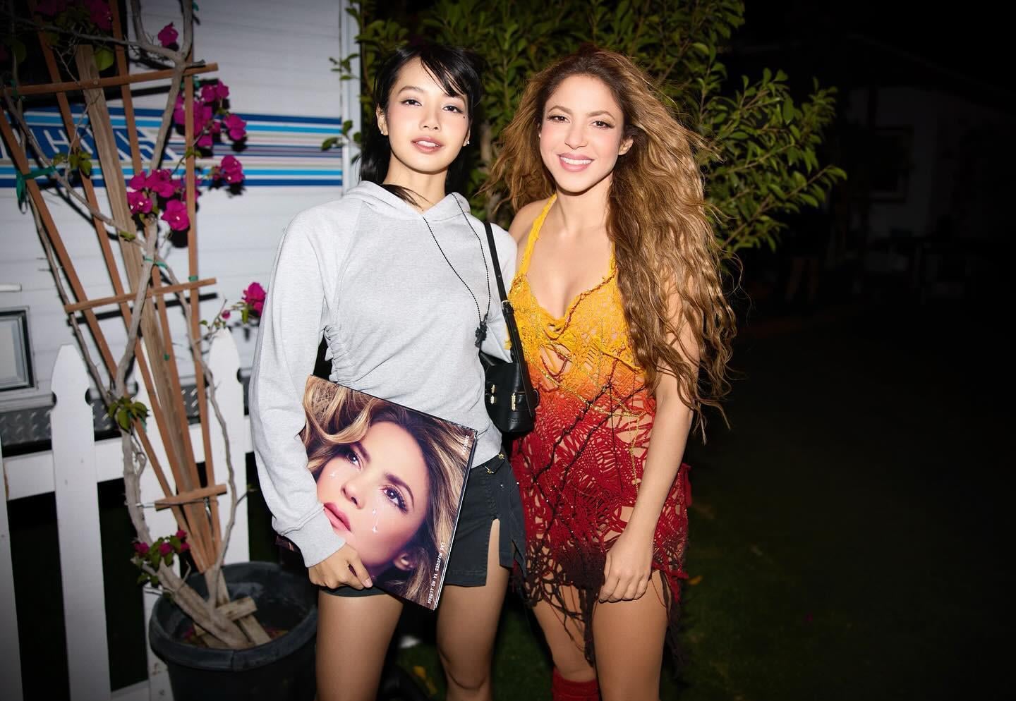 240413 Shakira IG Update w/ Lisa