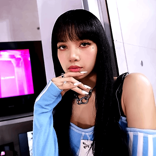 Lisa is so beautiful 🥰