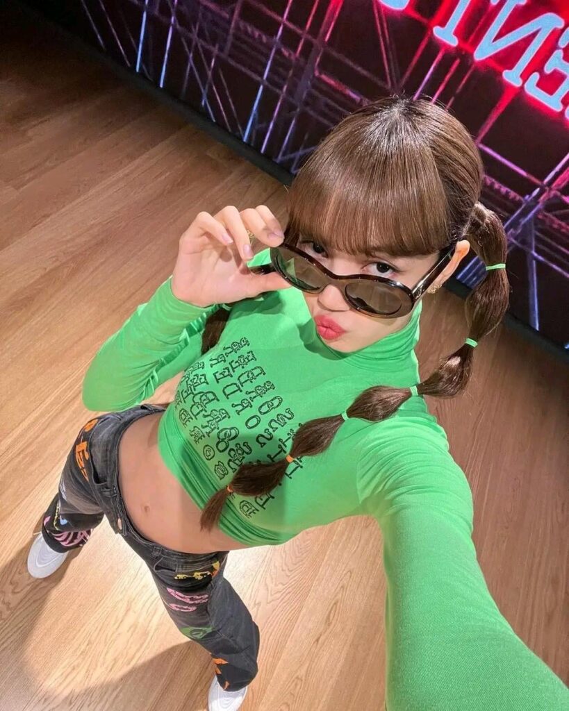 Lisa Manoban selfie