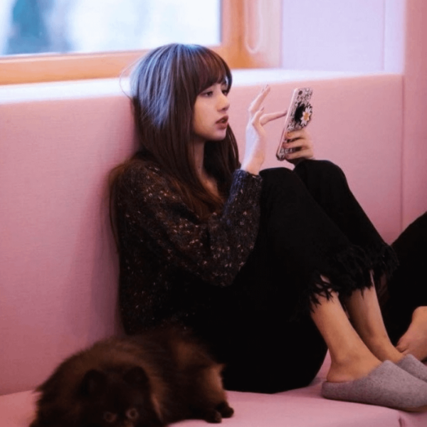 Lisa! Seeing her phone that how many pics of me are there in Google! She was not sleep whole night bannd after all she ,see her all pictures!