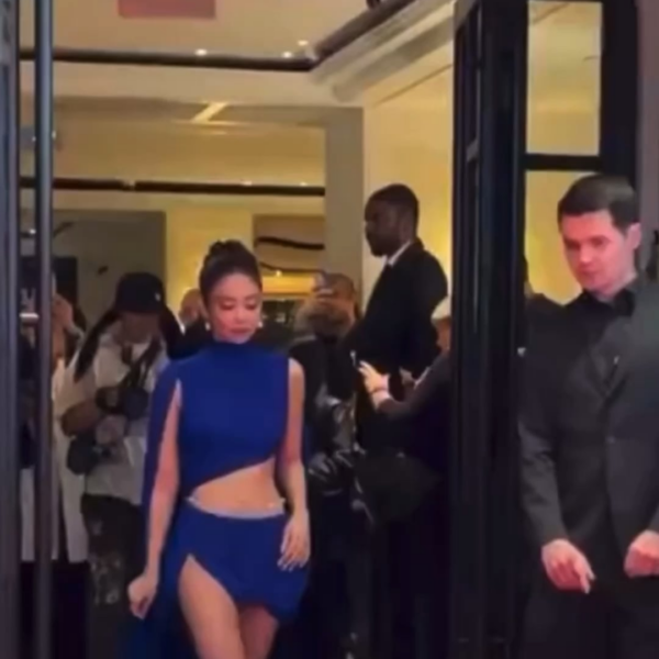 240506 Jennie on her way to Met Gala