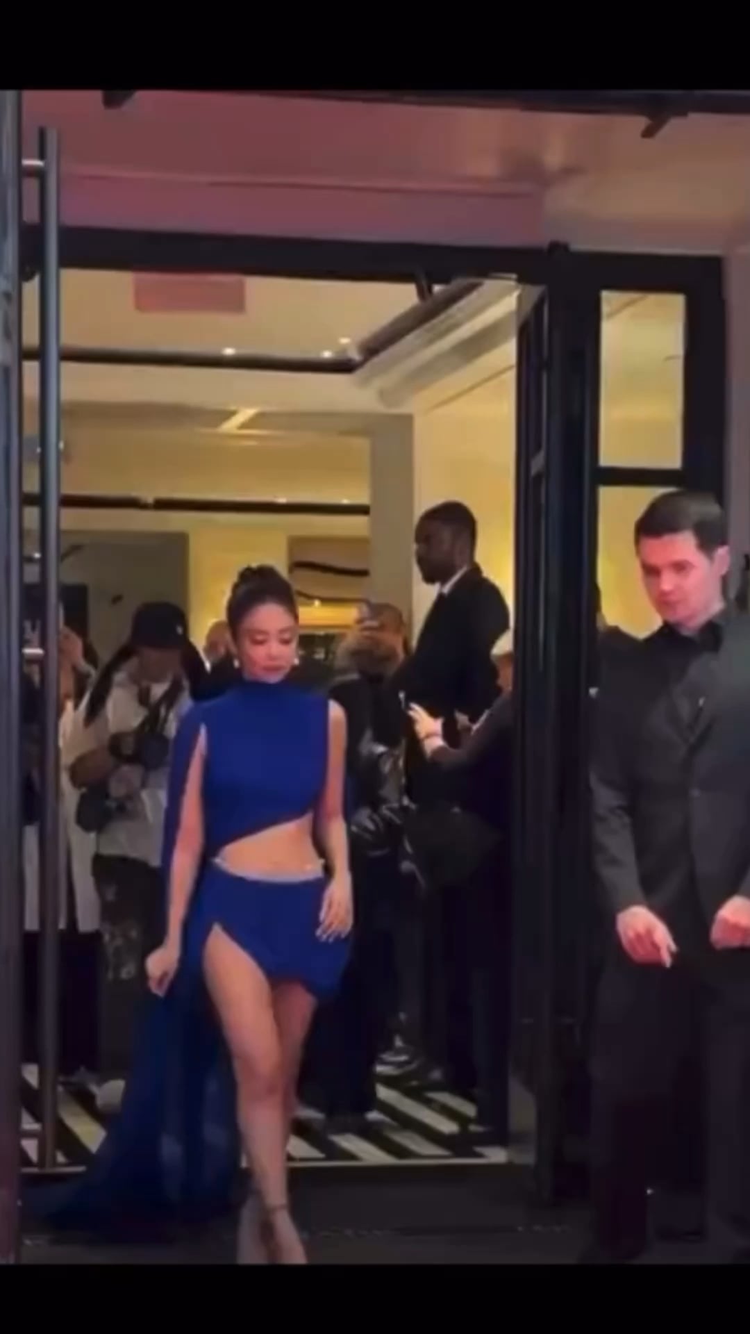 240506 Jennie on her way to Met Gala