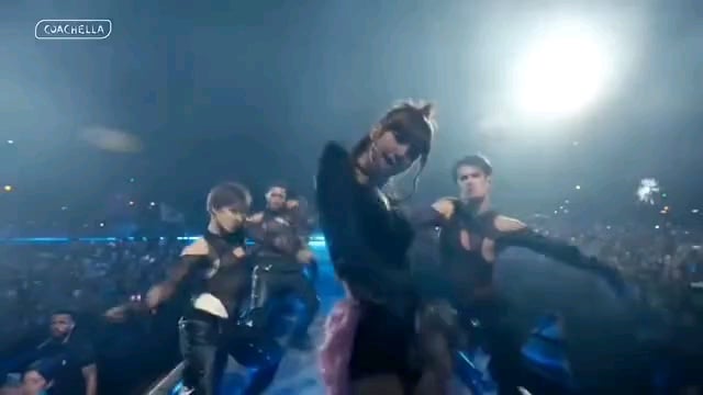 This clip of Lisa from Coachella 2023 is my favorite thing ever