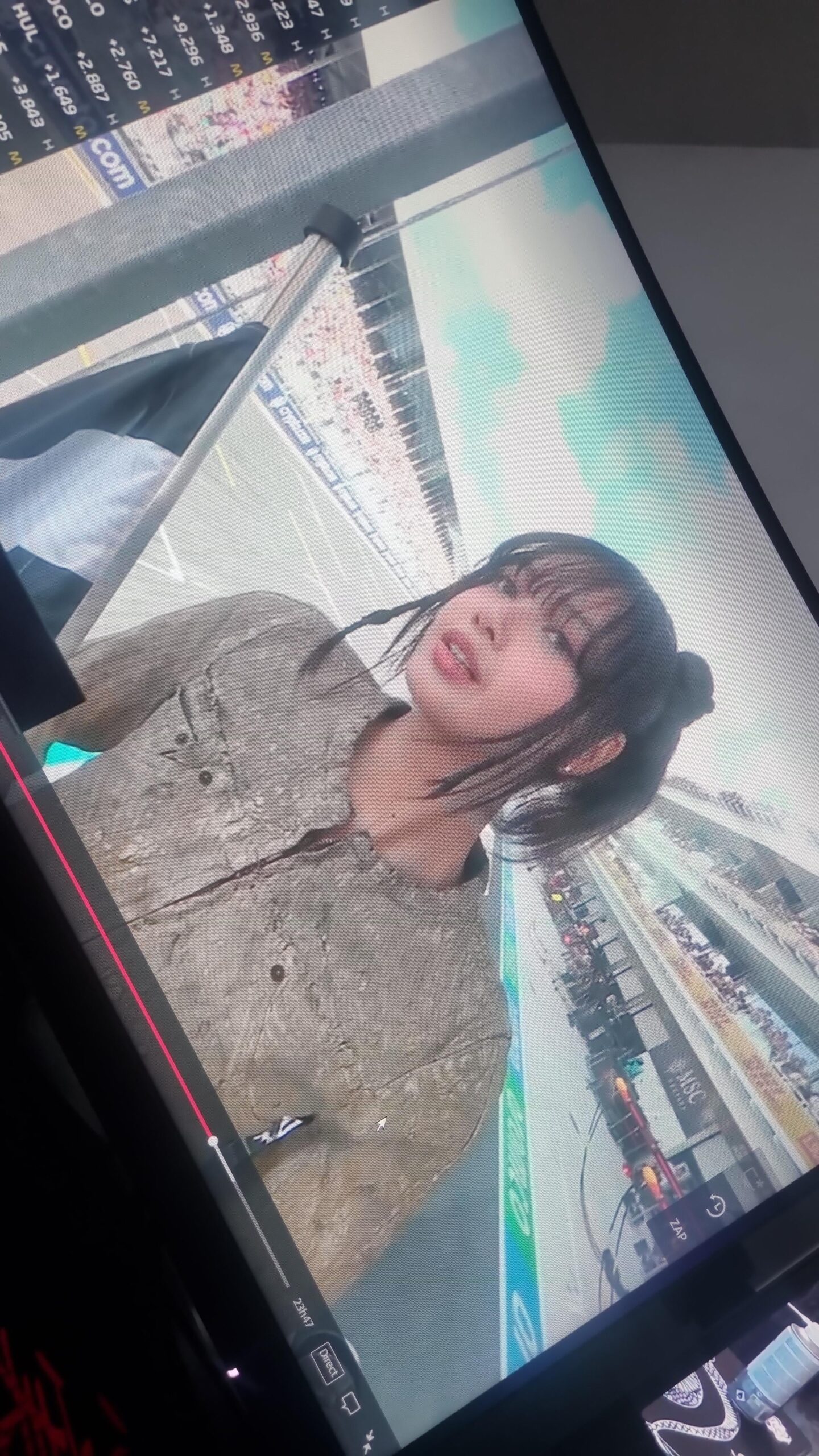 Lisa Waving the checkered flag in F1 at Miami